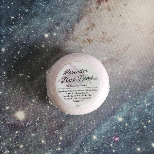 Lavender Bath Bomb – Relaxing aromatherapy bath soak with calming lavender and skin-softening botanicals